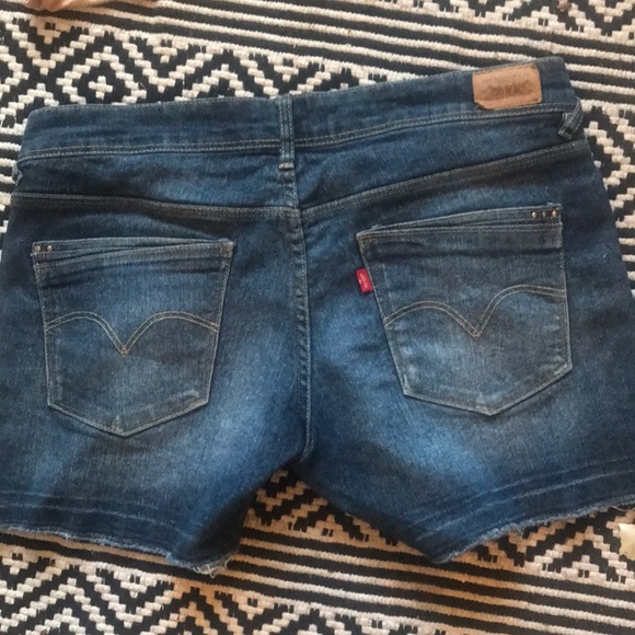 Cute top and Jean shorts - Picture 7 of 7